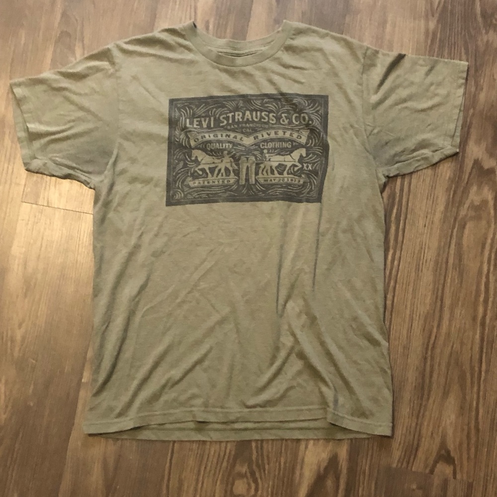 Levi’s graphic tee